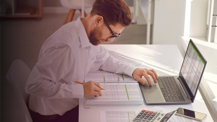 How to Build a Career in Accounting After 12th
